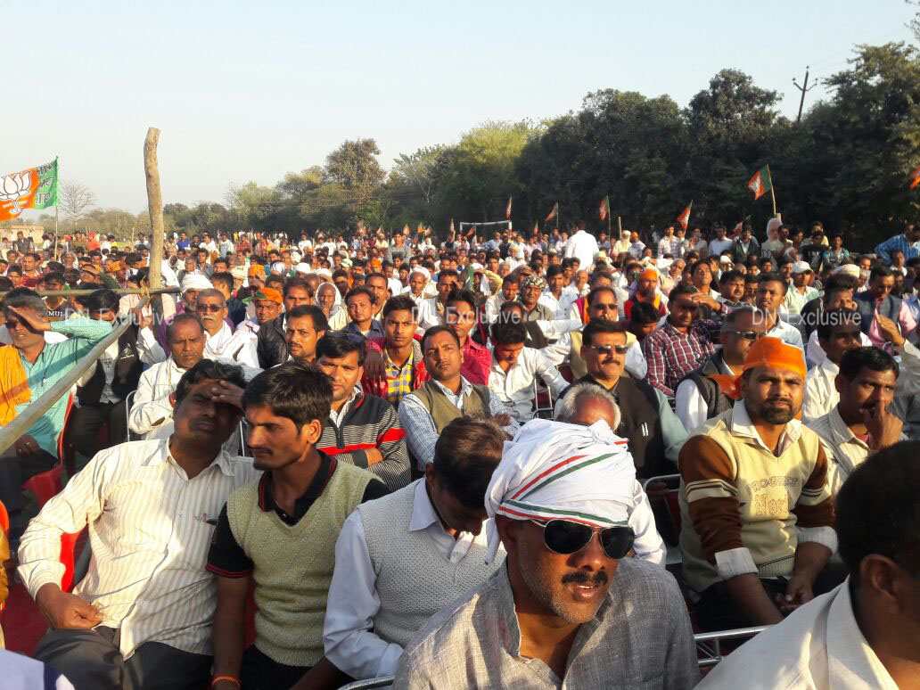 गृह मंत्री राजनाथ सिंह की सभा में उमड़ी भीड़