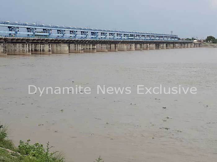 गंगा नदी का बढ़ता  जलस्तर 