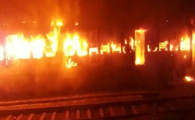पटना-मोकामा पैसेंजर ट्रेन  में लगी भीषण आग