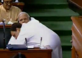 पीएम मोदी से गले लगते राहुल गांधी
