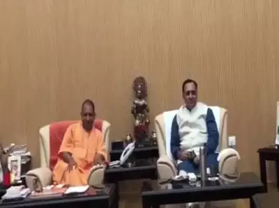 यूपी सीएम योगी व गुजरात के मुख्यमंत्री विजय रुपाणी
