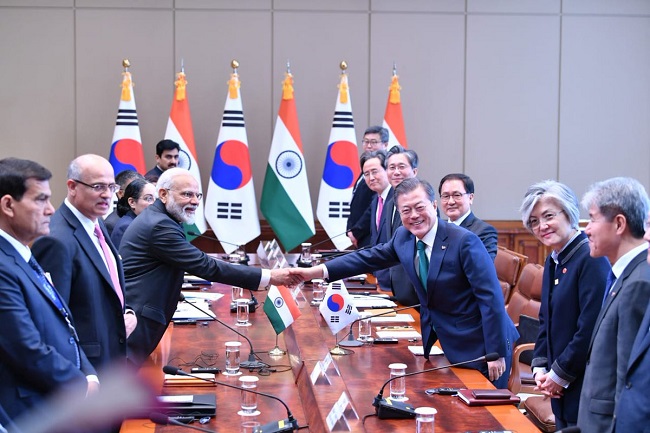 भारत-कोरिया के बीच बैठक की तस्वीर