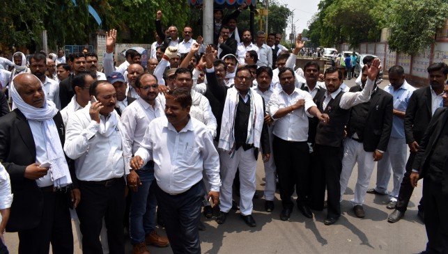 प्रदेश भर के वकीलों की हड़ताल, कामकाज ठप