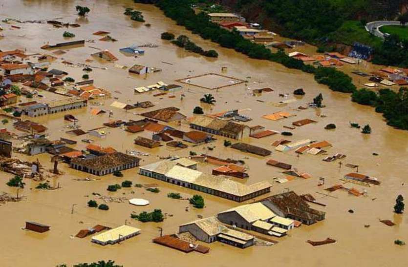 भीषण बाढ़ से जनजीवन प्रभावित (फाइल फोटो)