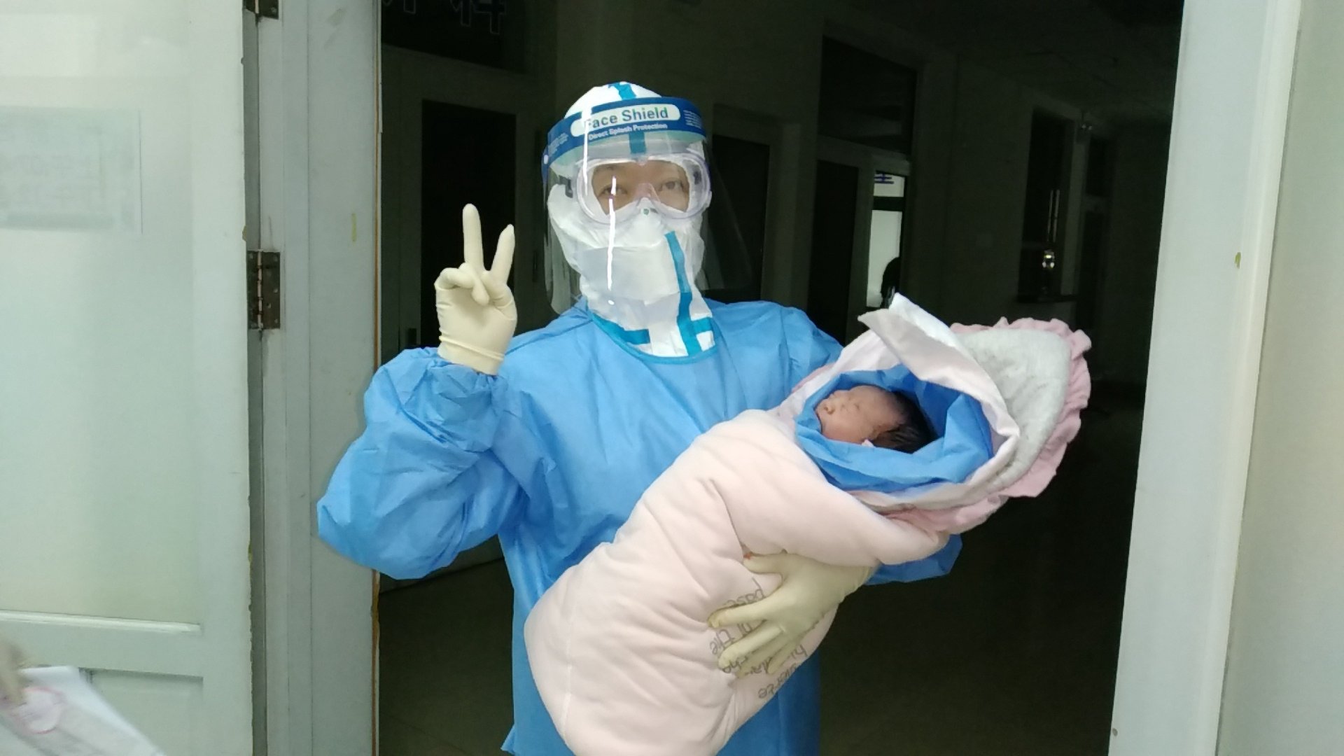 काेरोना वायरस संक्रमित मां ने स्वस्थ बच्चे को जन्म दिया
