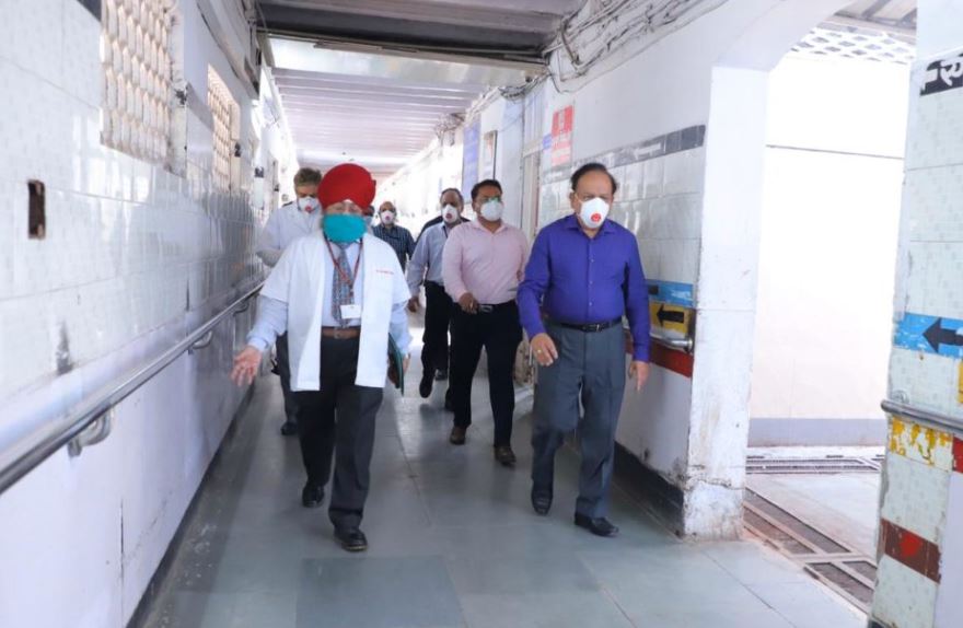 केंद्रीय स्वास्थ्य मंत्री हर्षवर्धन ने लोकनायक जयप्रकाश नारायण अस्पताल का दौरा