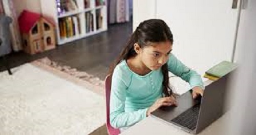 बच्चों को मिल रही ऑनलाइन शिक्षा (फाइल फोटो)