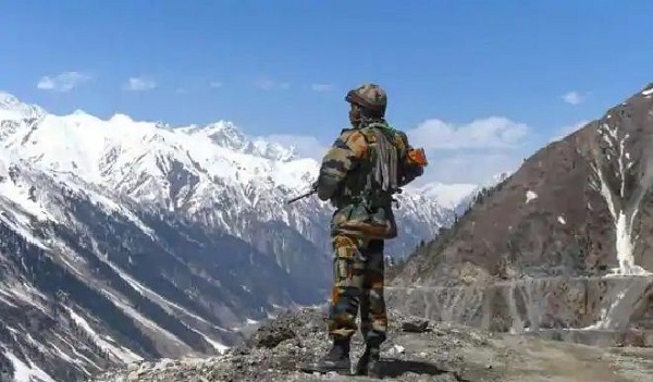 तैनात भारतीय सैनिक(फाइल फोटो)