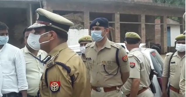 विकरु गांव में जांच में जुटी पुलिस