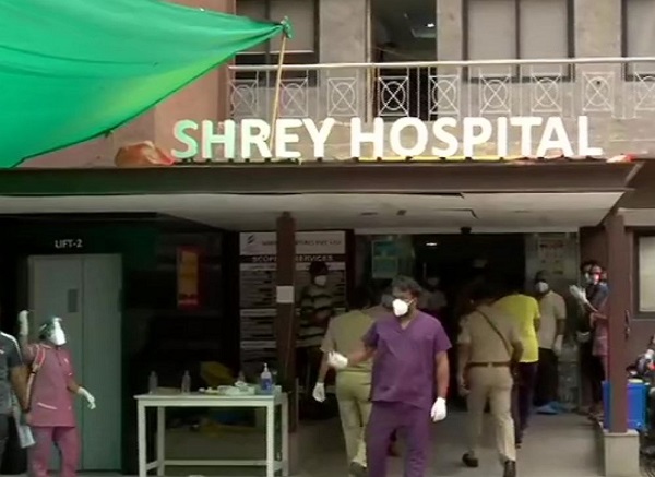 अहमदाबाद के अस्पताल में लगी भीषण आग