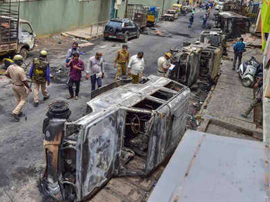 बेंगलुरू दंगों में जलायी गयी थी 300 गाड़ियां