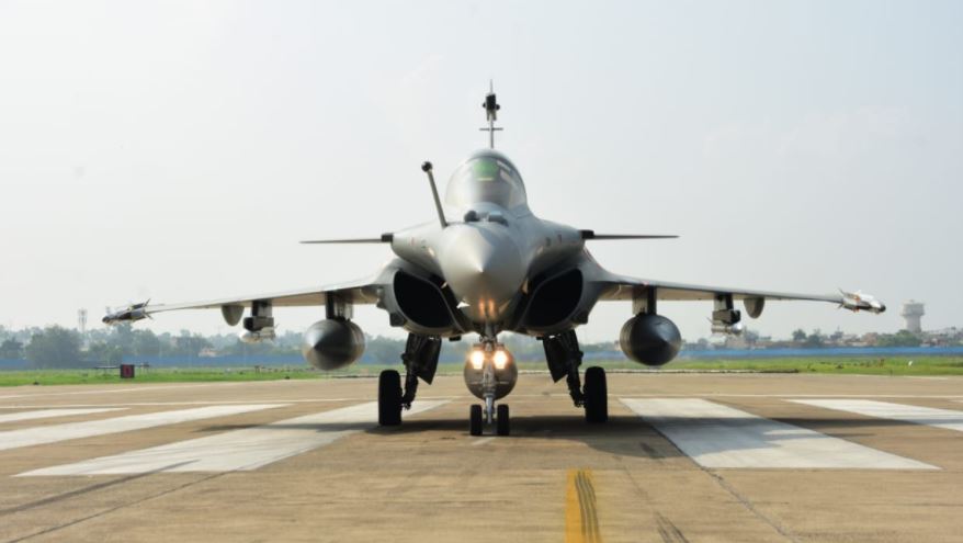 भारतीय वायु सेना की नई ताकत राफेल आज वायु सेना में शामिल