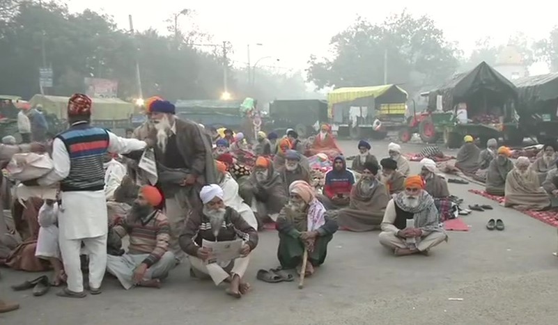 दिल्ली सीमा पर किसानों का आंदोलन जारी