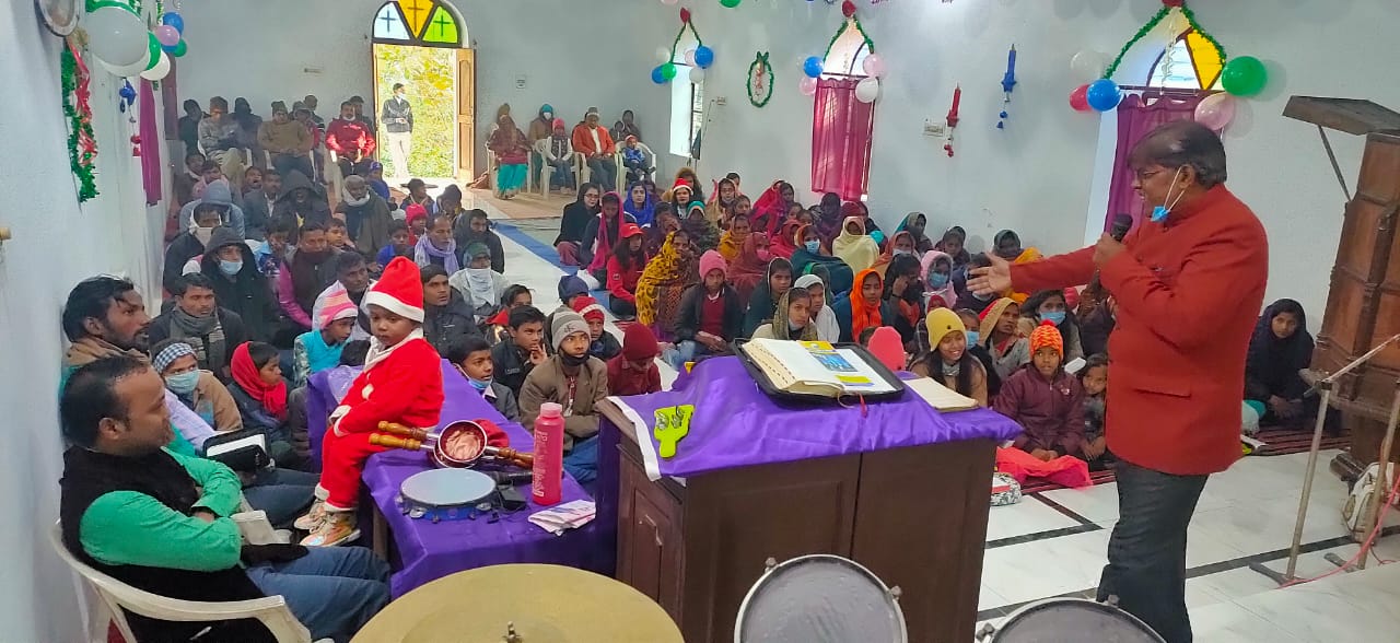 महराजगंज में क्रिसमस पर्व पर आयोजित प्रार्थना सभा