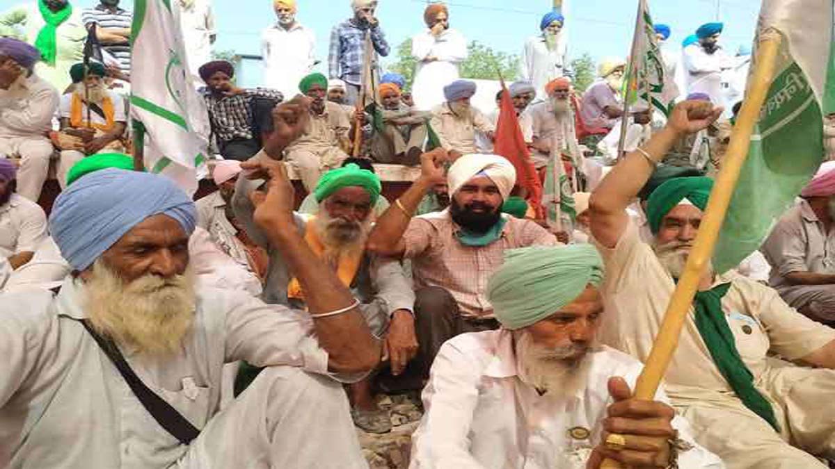 दिल्ली में किसानों का आंदोलन जारी