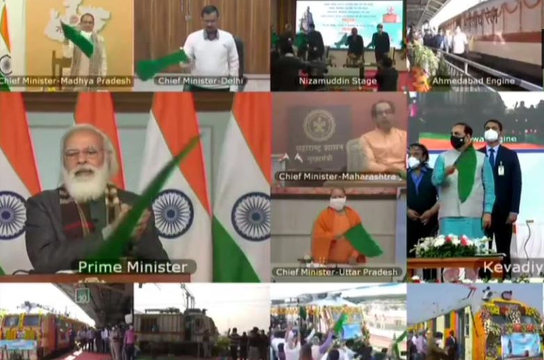 पीएम मोदी के साथ ट्रेन को हरी झंडी दिखाते अन्य राज्यों के मुख्यमंत्री