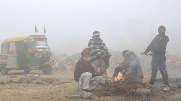 ठंड से लोगों के हाल बेहाल (फाइल फोटो)