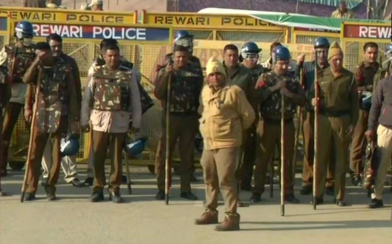 दिल्ली-राजस्थान के बीच शाहजहांपुर बॉर्डर पर तैनात पुलिस कर्मी