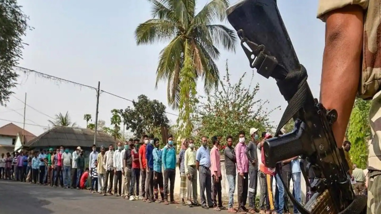 बढ़ते कोरोना संकट में हो रहे बंगाल चुनाव (फाइल फोटो)