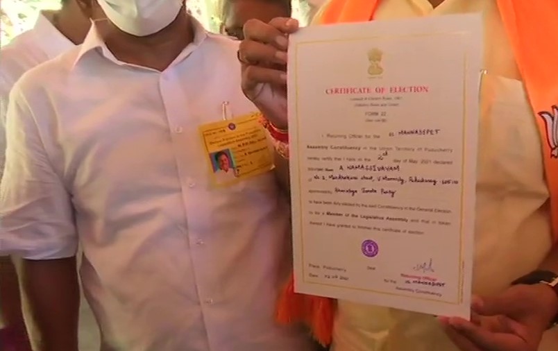 भाजपा के ए नम्मासिवाय जीत के प्रमाण पत्र के साथ