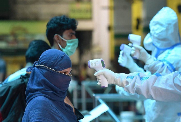 कोरोना संक्रमितों की संख्या में लगातार इजाफा (फाइल फोटो)