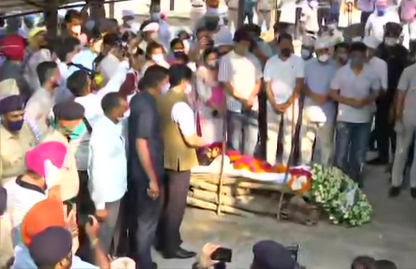 चंडीगढ़ में राजकीय सम्मान के साथ मिल्खा सिंह को अंतिम विदाई