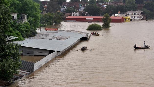 यूपी के कई गांवों में बाढ़ का खतरा