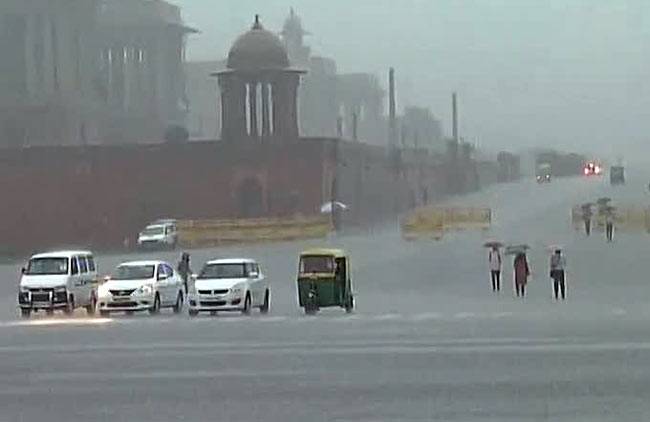 दिल्ली-एनसीआर में भी हो सकती है राहत की बारिश