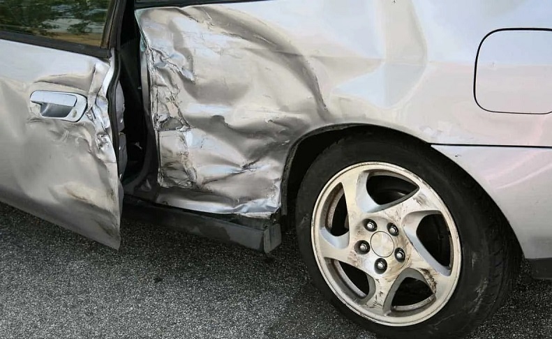 कार को टक्कर मारकर हमले की प्रयास (फाइल फोटो)