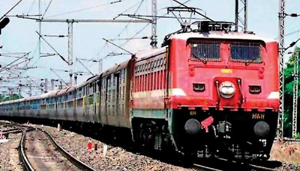 भारतीय रेलवे ने रद्द की 360 से ज्यादा ट्रेनें (फाइल फोटो)