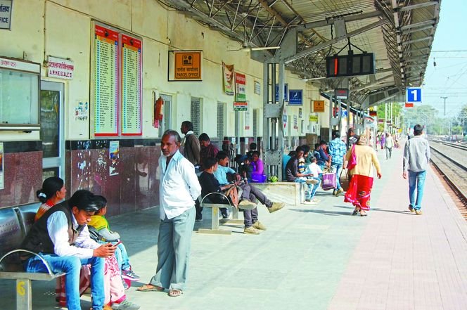 रेलवे ने बढ़ाए प्लेटफॉर्म टिकट के दाम (फाइल फोटो)