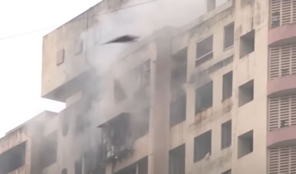 तारदेव में स्थित बिल्डिंग में लगी आग
