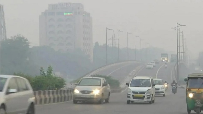 यातायात पर पड़ा धुंध का साया (फाइल फोटो)