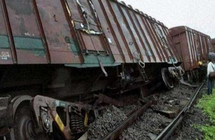 हादसे के कारण कई ट्रेनें निरस्त (फाइल फोटो)