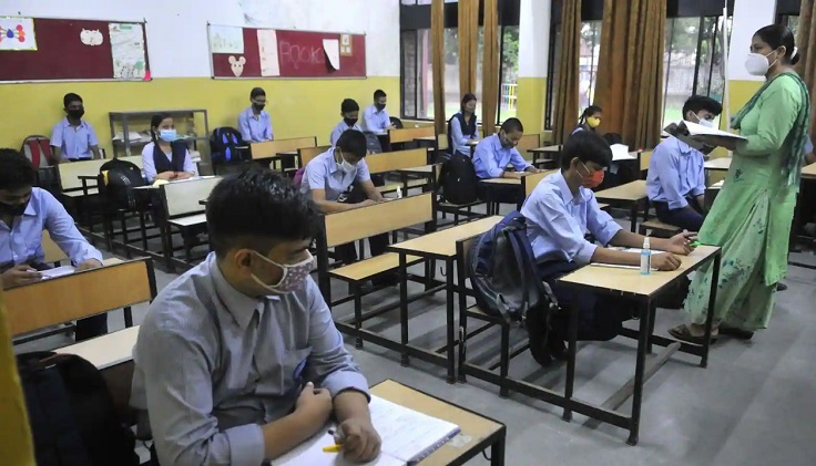 दिल्ली में स्कूलों को खोलने का फैसला (फाइस फोटो)