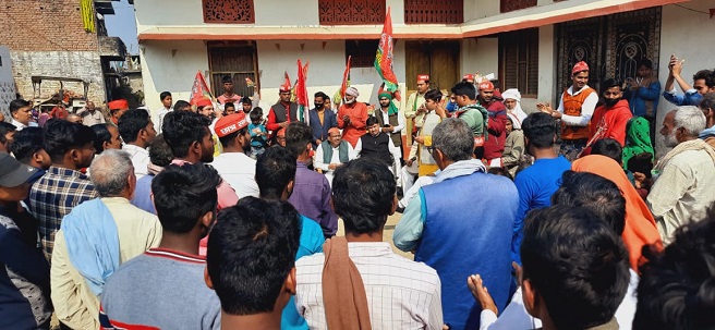 सुशील कुमार टिबड़ेवाल के लिये जनता से आशीर्वाद मांगते पार्टी के दिग्गज नेता सुनील सिंह