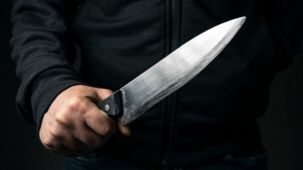 दो लोगों ने किया 18 साल के लड़के पर चाकू से वार (फाइल फोटो)