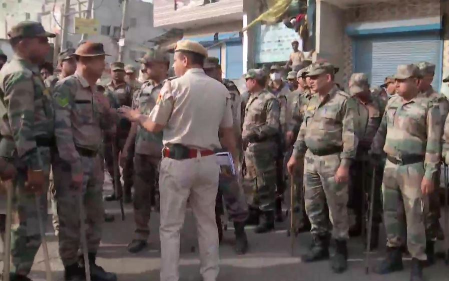 जहांगीरपुरी हिंसा में पुलिसकर्मी भी जख्मी