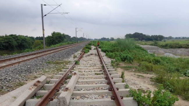 रेलवे ट्रैक से दो शव बरमाद (फाइल फोटो)