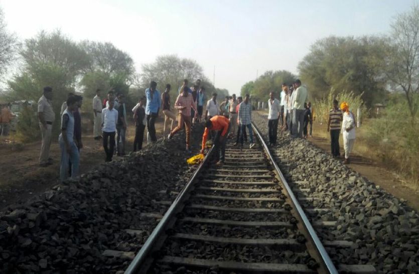 दो बच्चों के साथ ट्रेन की पटरी पर महिला ने लगाई मौत की छलांग (फाइल फोटो)