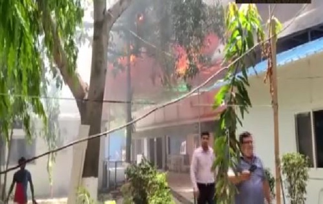 दिल्ली पुलिस सुरक्षा मुख्यालय में आग लगी