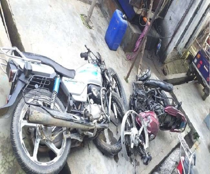 दो मोटरसाइकिलों की भिड़ंत में पांच लोगों की मौत