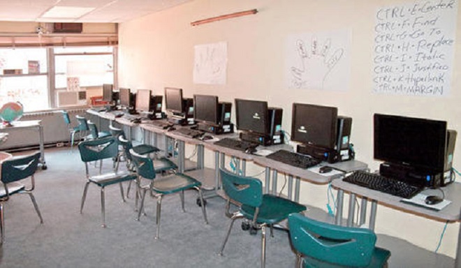 गर्ल्स इन्टर कालेज में बनवाई कम्प्यूटर प्रयोगशाला (फाइल फोटो )