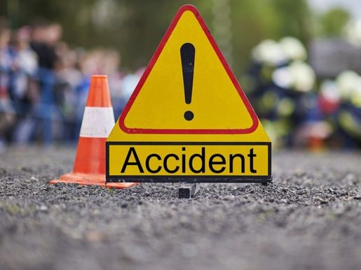 वाहन दुर्घटना में तीन की मौत, 10 घायल