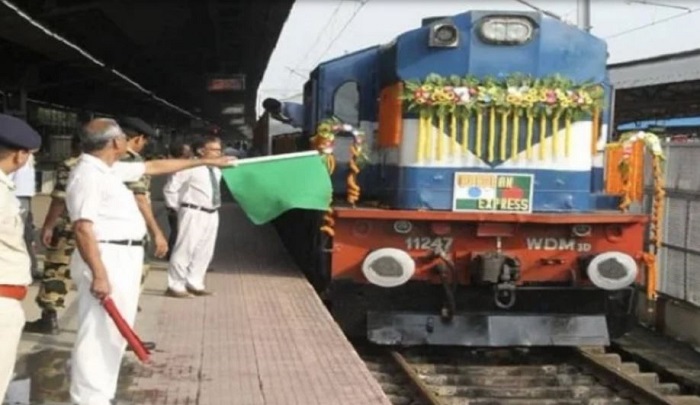 भारत-बंगलादेश के बीच दो वर्ष बाद ट्रेन सेवाएं शुरू