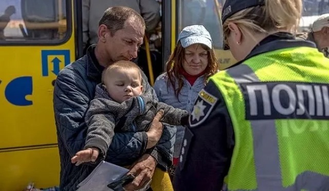 रूस ले जाए गए यूक्रेन के लोगों में  बच्चे शामिल (फाइल फोटो)