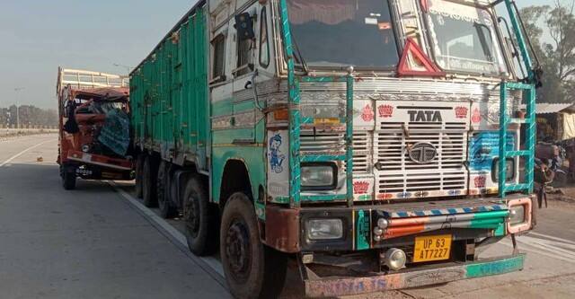 मिर्जापुर में तीन ट्रकों की भयंकर भिड़ंत (फाइल फोटो)
