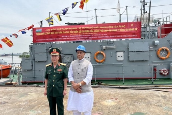 राजनाथ ने वियतनाम को 12 तटरक्षक नौकाएं सौंपी (फाइल फोटो)