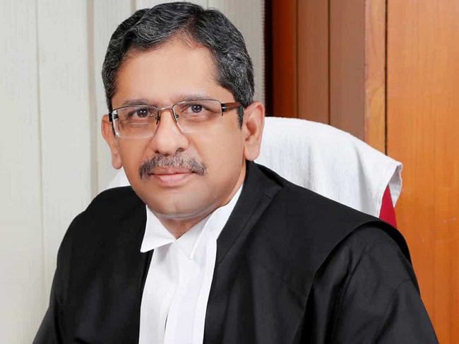 निर्णय लेने से आगे बढ़ा जा सकता है: मुख्य न्यायाधीश रमना (फाइल फोटो )