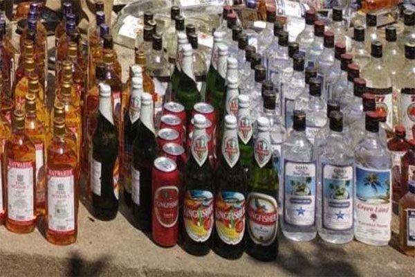 लाखों रूपये की विदेशी शराब बरामद (फाइल फोटो )